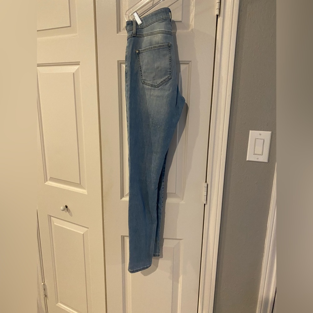 Guess jeans, size 28, skinny cut, light wash